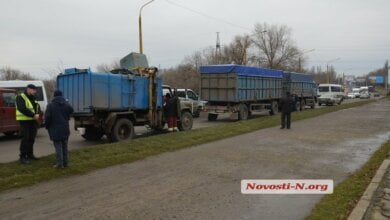 На Широкобальском путепроводе мусоровоз врезался в «КамАЗ» | Корабелов.ИНФО
