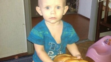 На похороны замореного голодом 1-летнего мальчика съехалась вся родня горе-матери (видео) | Корабелов.ИНФО