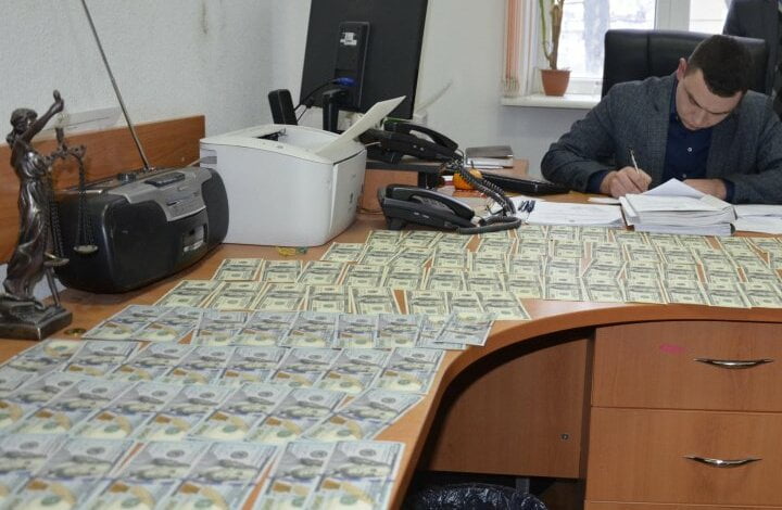 В Николаеве прокурор отказался от взятки в $10 тысяч от организатора игорного бизнеса – взяткодатель задержан | Корабелов.ИНФО