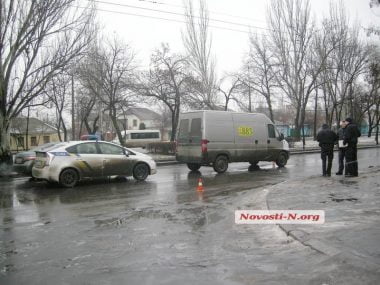 В Николаеве маршрутка сбила пешехода, неожиданно выбежавшего на дорогу | Корабелов.ИНФО image 2