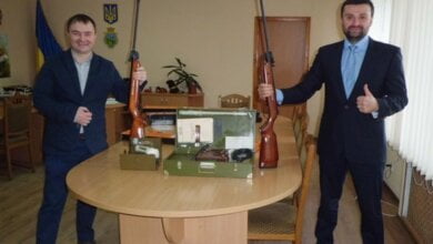Для шкіл Вітовського району закупили 70 гвинтівок, чекають ще на 58  муляжів АК-47 | Корабелов.ИНФО