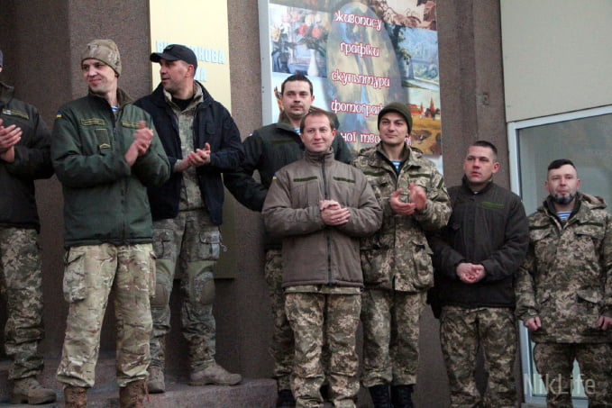 "Наши" - в Николаеве открылась выставка непостановочных фото с передовой | Корабелов.ИНФО image 1