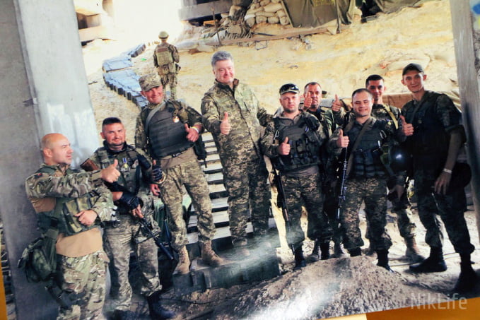 "Наши" - в Николаеве открылась выставка непостановочных фото с передовой | Корабелов.ИНФО image 4