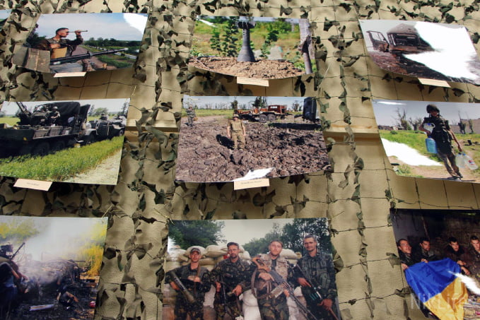 "Наши" - в Николаеве открылась выставка непостановочных фото с передовой | Корабелов.ИНФО image 5