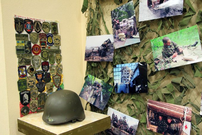 "Наши" - в Николаеве открылась выставка непостановочных фото с передовой | Корабелов.ИНФО image 7