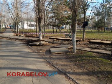 "Будет красота. Но когда - не знаем". В сквере "Белая акация" ремонтируют дорожки (ВИДЕО) | Корабелов.ИНФО image 2