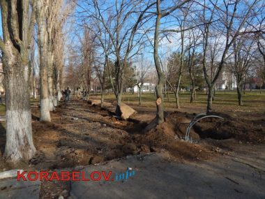 "Будет красота. Но когда - не знаем". В сквере "Белая акация" ремонтируют дорожки (ВИДЕО) | Корабелов.ИНФО image 1