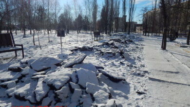 Работы в сквере "Белая акация" заморожены? "При том, что здесь всё поломано-переломано..." (ВИДЕО) | Корабелов.ИНФО image 5