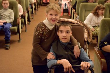 "Верьте в чудеса, и они обязательно придут в вашу жизнь". Сотрудники "Ника-Теры" дарили детям радость в День Св. Николая | Корабелов.ИНФО image 3