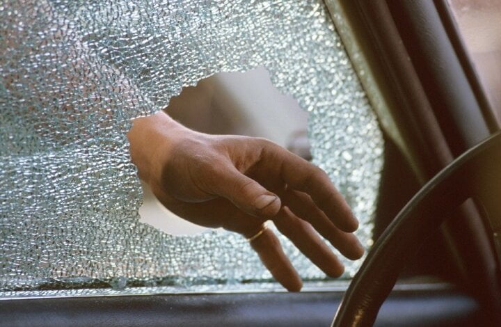 4 машины обокрали в Корабельном районе за сутки. Похитили даже... натяжные потолки. Разыскиваются свидетели | Корабелов.ИНФО