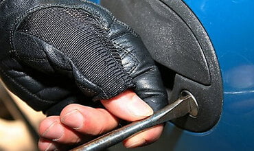 За сутки в Николаеве "обчистили" пять машин. В Корабельном возле супермаркета из автомобиля украли 25 тысяч грн. | Корабелов.ИНФО