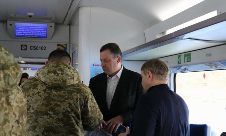Митники перевірили рейс "Київ — Перемишль" на ходу | Корабелов.ИНФО