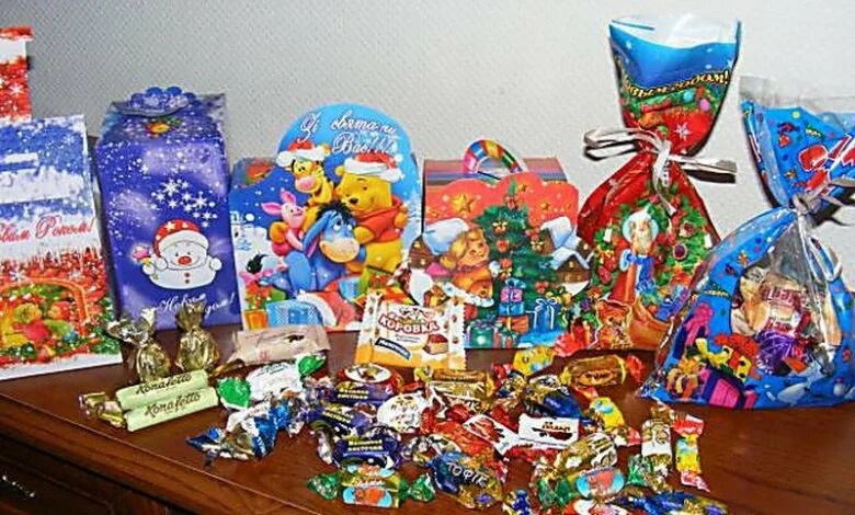 Новогодние подарки , Купить наборы из конфет для детей