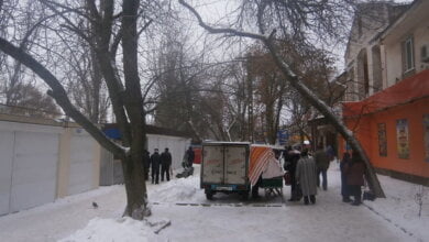 "Позорище. Шаг вперед, два назад", - жители Корабельного о новых торговых будках вдоль проспекта | Корабелов.ИНФО image 1
