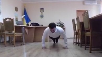 Чиновники Витовского района принимают вызов губернатора и показушно отжимаются | Корабелов.ИНФО image 2