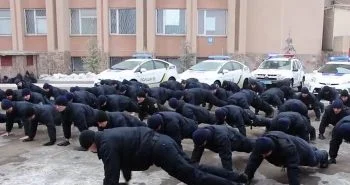 Миколаївські поліцейські теж віджимались, що привернути увагу до проблем ветеранів бойових дій (ВІДЕО) | Корабелов.ИНФО