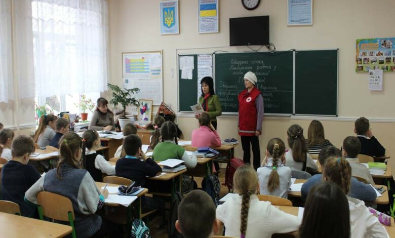 Волонтери Червоного Хреста завітали до школи в Корабельному районі | Корабелов.ИНФО image 1