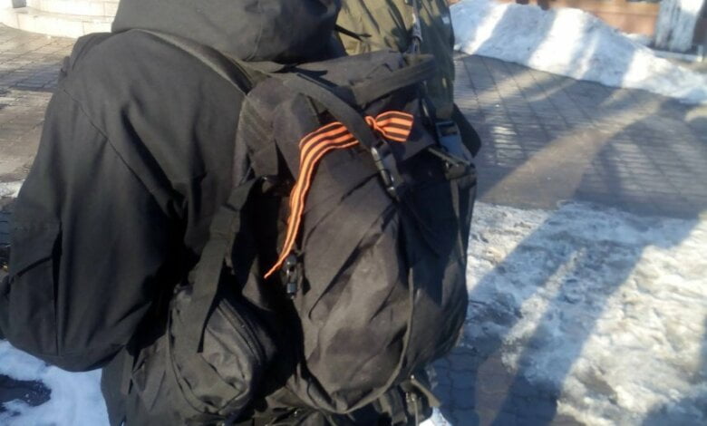 В Николаеве бойцы АТО задержали парня с георгиевской ленточкой, у него также обнаружили нож и балаклаву (Видео) | Корабелов.ИНФО