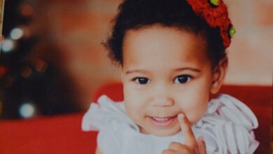 Бабушка хочет забрать чернокожую внучку у непутевой дочери из Корабельного района (видео) | Корабелов.ИНФО