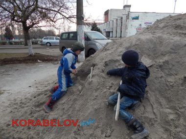 Серость, засилье "стихийщиков", сломанный снеговик... Один день из жизни Корабельного района (05.01.2017) | Корабелов.ИНФО image 5