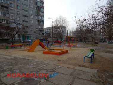 Серость, засилье "стихийщиков", сломанный снеговик... Один день из жизни Корабельного района (05.01.2017) | Корабелов.ИНФО image 15