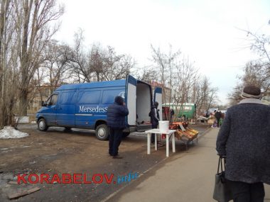 Серость, засилье "стихийщиков", сломанный снеговик... Один день из жизни Корабельного района (05.01.2017) | Корабелов.ИНФО image 24