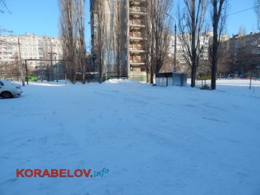 Кто ругает, а кто хвалит... Жители Корабельного - о борьбе "коммунальщиков" со снежными заносами (ВИДЕО) | Корабелов.ИНФО image 6