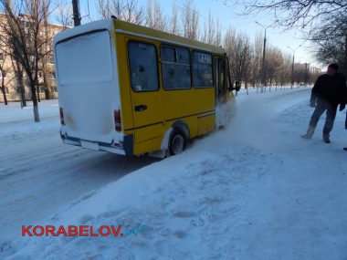 Кто ругает, а кто хвалит... Жители Корабельного - о борьбе "коммунальщиков" со снежными заносами (ВИДЕО) | Корабелов.ИНФО image 9