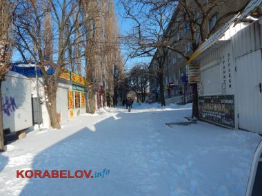 Кто ругает, а кто хвалит... Жители Корабельного - о борьбе "коммунальщиков" со снежными заносами (ВИДЕО) | Корабелов.ИНФО image 17
