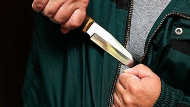 В Николаеве 19-летний уголовник вломился в квартиру и ограбил троих парней | Корабелов.ИНФО