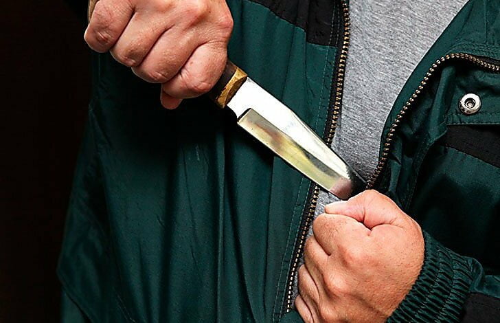 В Николаеве 19-летний уголовник вломился в квартиру и ограбил троих парней | Корабелов.ИНФО