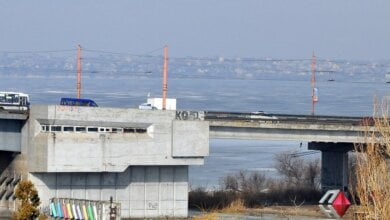 В Николаеве патрульные отговорили 18-летнюю девушку прыгать с моста | Корабелов.ИНФО