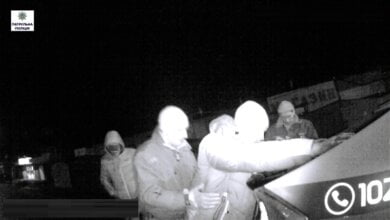 В Корабельному районі патрульні затримали підозрюваного в пограбуванні, коли той пив пиво на пр.Богоявленському | Корабелов.ИНФО