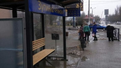 "Сделано немного по-дебильному", - именно внутри новой остановки в Корабельном районе собирается лужа | Корабелов.ИНФО image 1