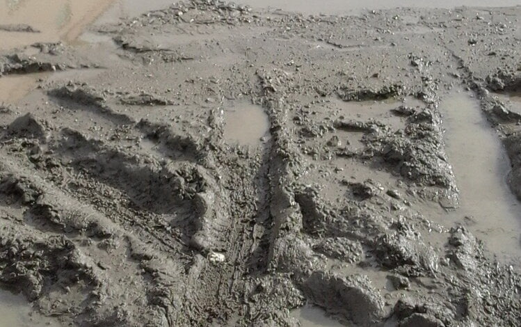 "После дождей здесь - просто месиво", - жители улицы Генерала Попеля. Районная власть - в курсе проблемы (ВИДЕО) | Корабелов.ИНФО image 1