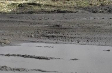 "Грязь по колено, лужи по шею"... Жители разных улиц в Корабельном продолжают снимать "болотный блокбастер" (ВИДЕО) | Корабелов.ИНФО image 7