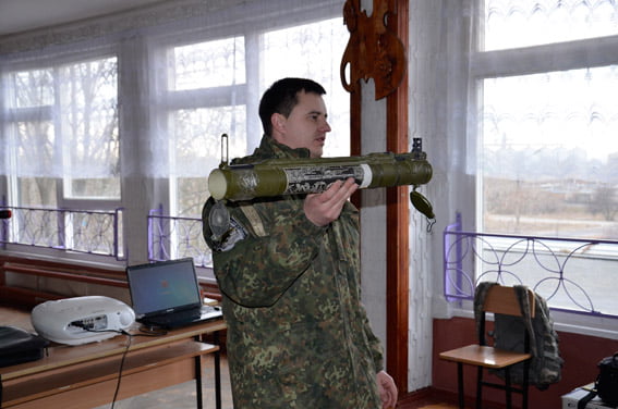 Николаевская полиция пришла к лицеистам в Корабельном районе с макетами гранат, мин, гранатометов и  шашек | Корабелов.ИНФО image 4