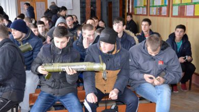 Николаевская полиция пришла к лицеистам в Корабельном районе с макетами гранат, мин, гранатометов и  шашек | Корабелов.ИНФО image 1