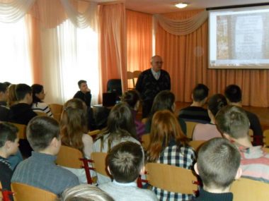 "Зал вибухнув гучними оплесками", - старшокласникам школи №47 розповіли про видатного земляка  Івана Круца | Корабелов.ИНФО image 2