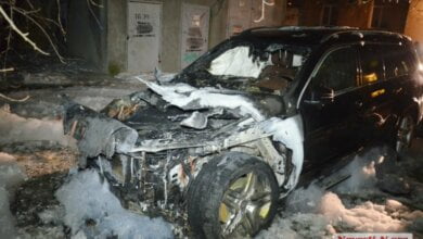 В центре Николаева подожгли люксовый «Мерседес» известного чеченского бизнесмена | Корабелов.ИНФО