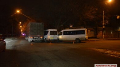 В центре Николаева две маршрутки врезались в зерновоз | Корабелов.ИНФО image 1