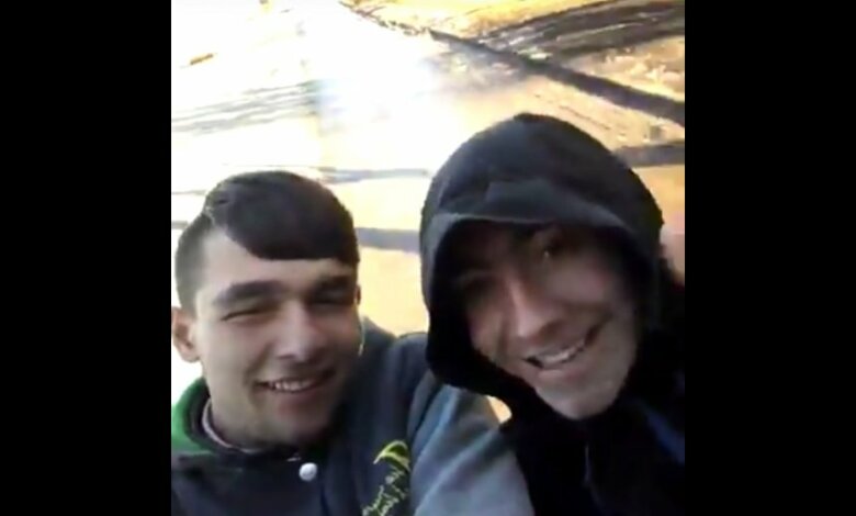 Ради своих девушек николаевские экстремалы прокатились на задней части троллейбуса (Видео 18+) | Корабелов.ИНФО