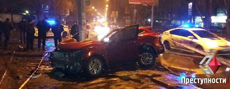 На проспекте Богоявленском девушка на «Nissan Qashqai» врезалась в столб – машина превратилась в груду металла | Корабелов.ИНФО image 1