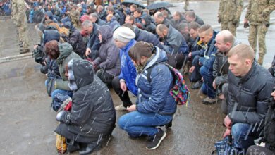 «Мы им гордились»: в Николаеве на коленях простились с погибшим Героем-десантником (ВИДЕО) | Корабелов.ИНФО