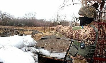 За сутки количество обстрелов боевиков увеличилось до сотни – 12 военных ранены и 4 травмированы | Корабелов.ИНФО