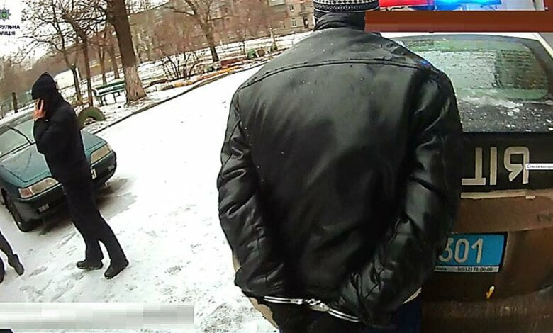 Прохожий задержал мужчину, который отобрал на улице телефон у школьника | Корабелов.ИНФО