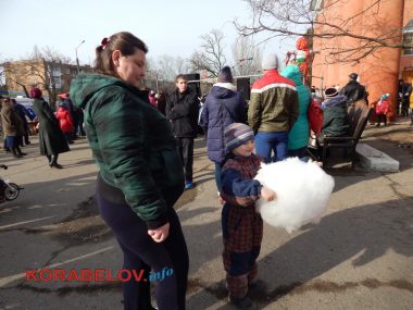 Весна на пороге! В Корабельном наелись блинов и сожгли большое чучело Масляной, встречая пробуждение природы (ВИДЕО) | Корабелов.ИНФО image 10