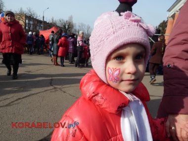 Весна на пороге! В Корабельном наелись блинов и сожгли большое чучело Масляной, встречая пробуждение природы (ВИДЕО) | Корабелов.ИНФО image 11