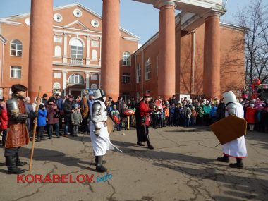 Весна на пороге! В Корабельном наелись блинов и сожгли большое чучело Масляной, встречая пробуждение природы (ВИДЕО) | Корабелов.ИНФО image 12