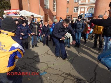 Весна на пороге! В Корабельном наелись блинов и сожгли большое чучело Масляной, встречая пробуждение природы (ВИДЕО) | Корабелов.ИНФО image 14
